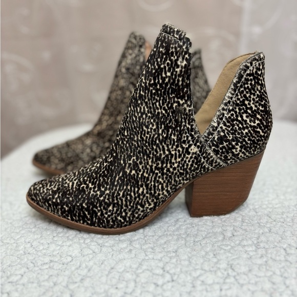 Coconuts by Matisse “Trader” Calf Hair Bootie, 6M - Picture 4 of 13